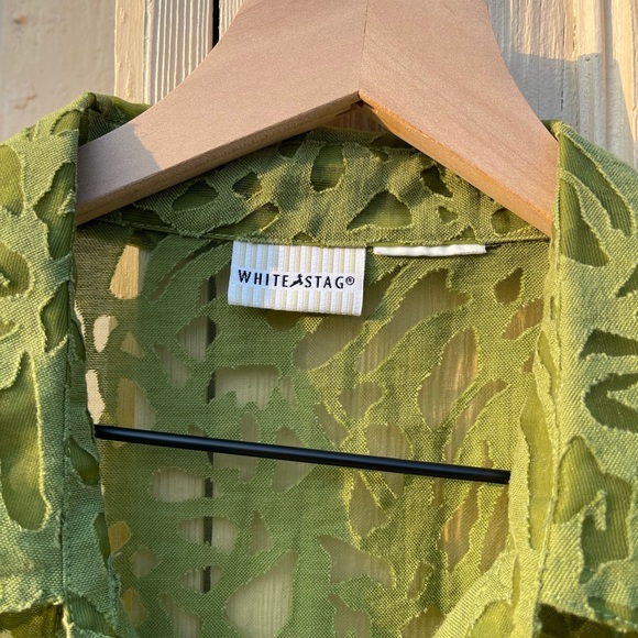 Green 3/4 sleeve button down top - Resort wear - Picture 3 of 9